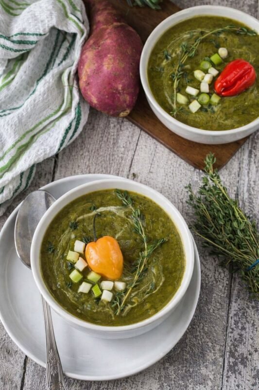 Viena iš Belize Callaloo sriubos variacijų