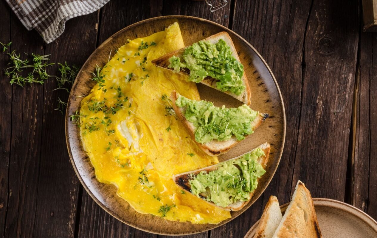 Mikrožalumynų omletas su avokadu