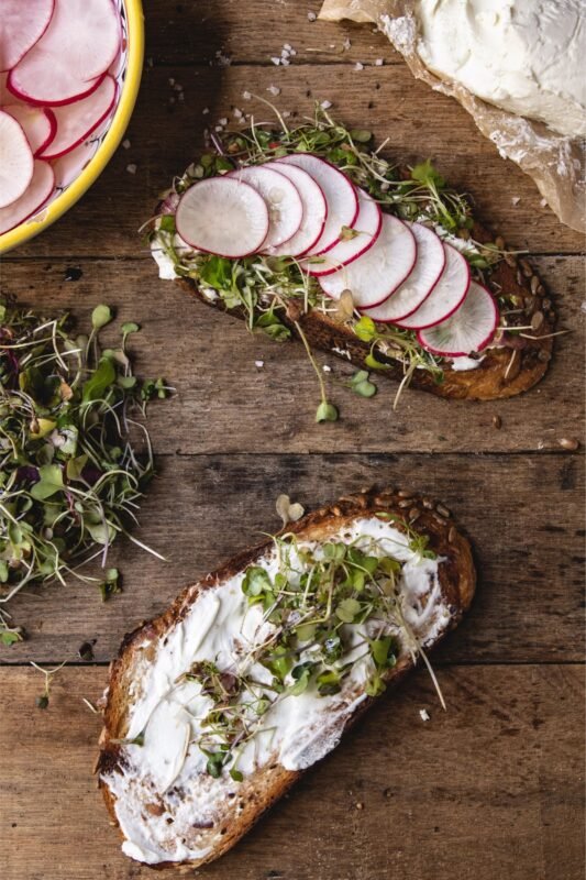 Ridikėlių mikrožalumynai puikiai atsiskleidžia sumuštiniuose